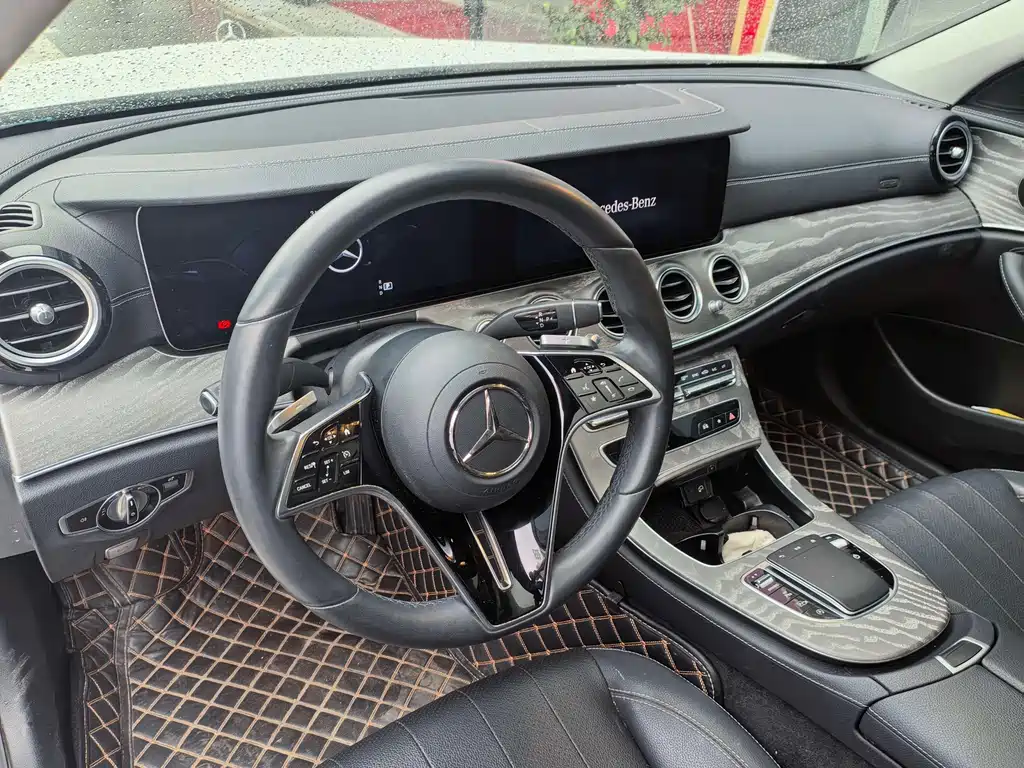 Mercedes-Benz E-Class — миниатюра 8