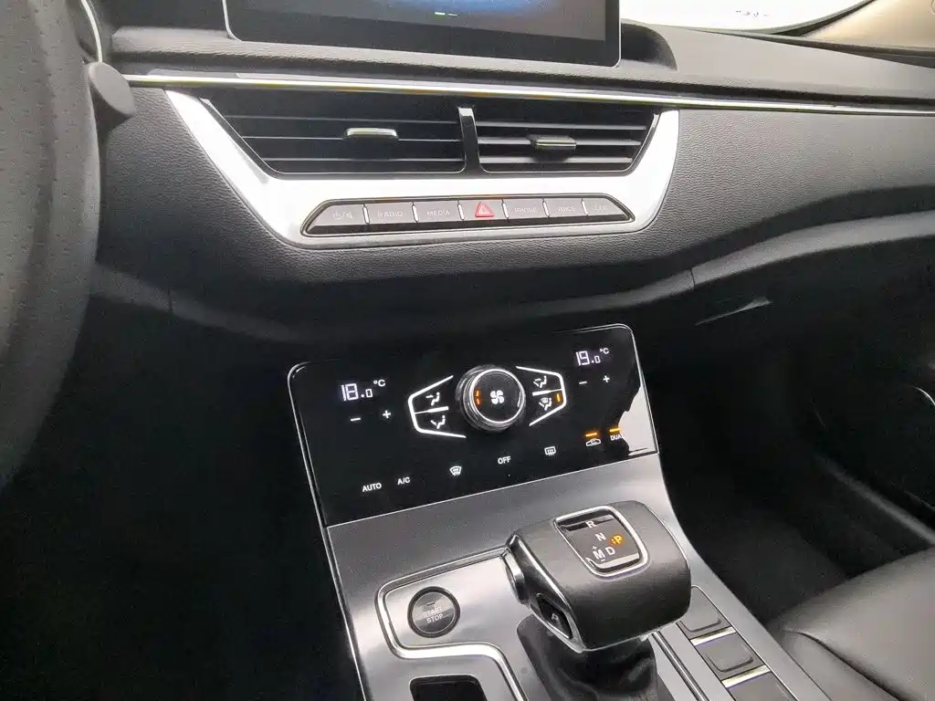 Hongqi Hongqi H5 — миниатюра 12