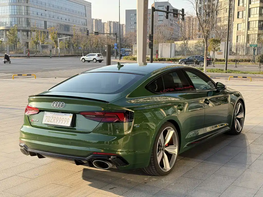 AUDI RS 5