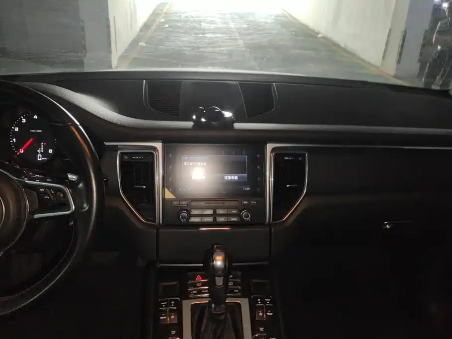Porsche Macan — миниатюра 13
