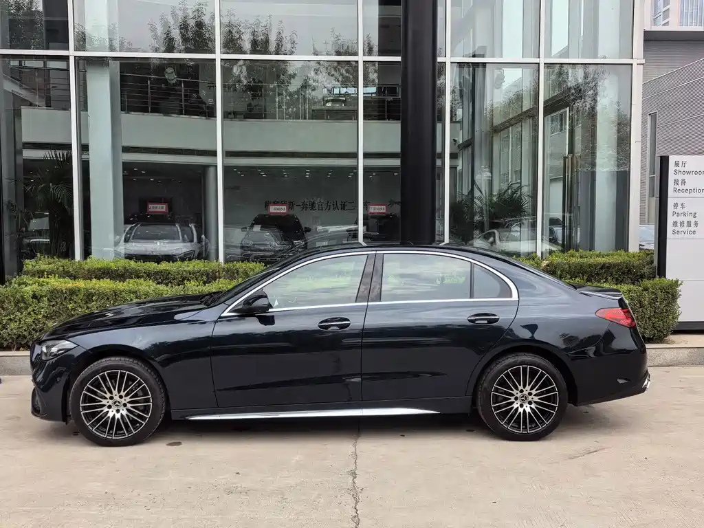 Mercedes-Benz C-Class — миниатюра 12