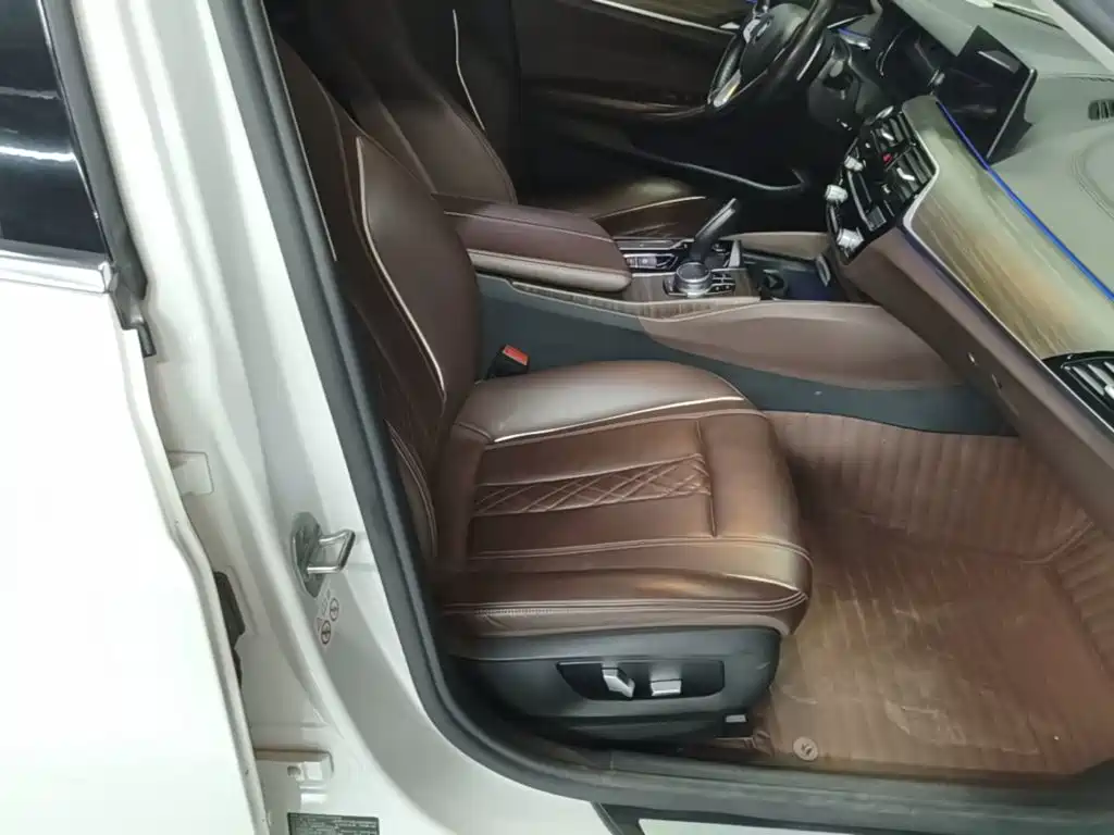 BMW 5 Series — миниатюра 25