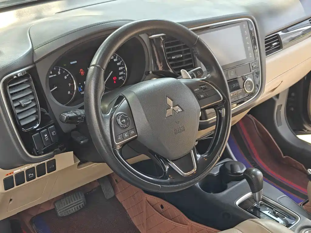 MITSUBISHI OUTLANDER