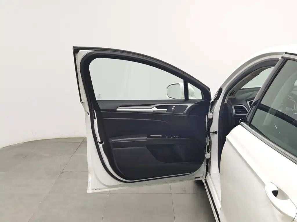 Ford Mondeo — миниатюра 8
