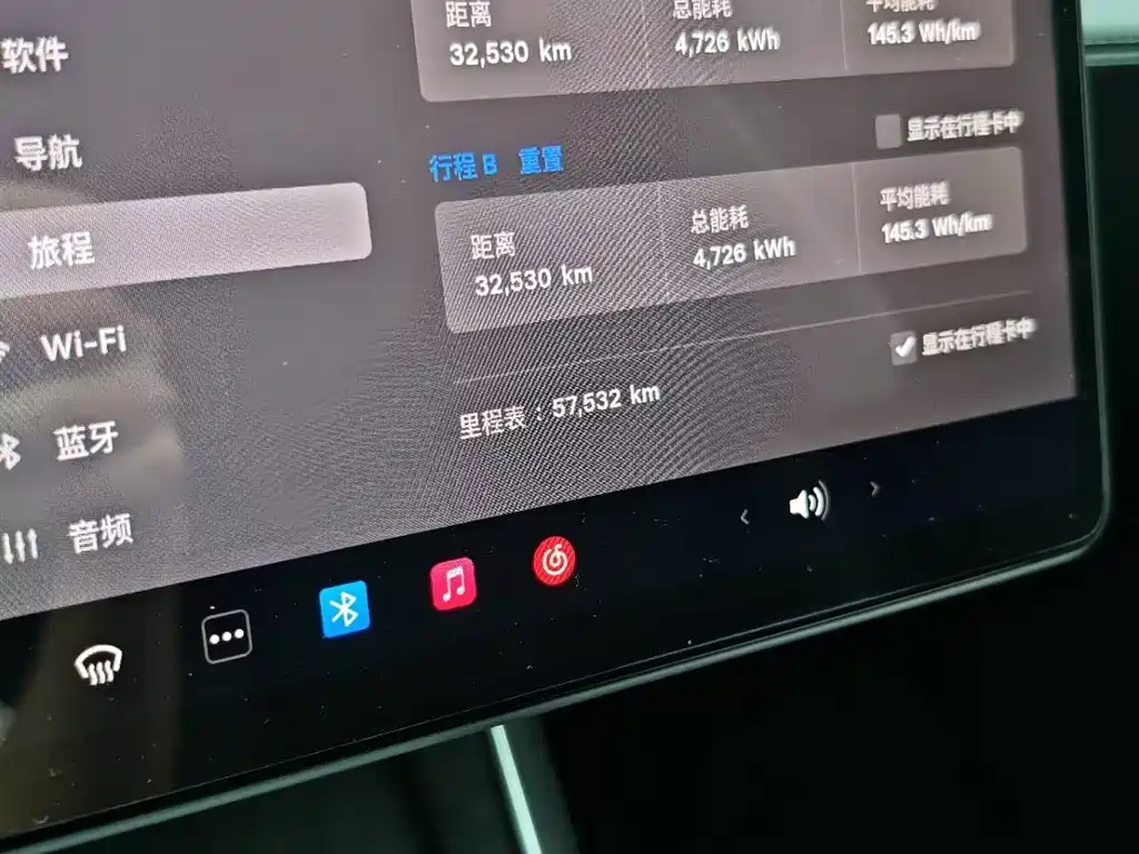 Tesla Model Y — миниатюра 21