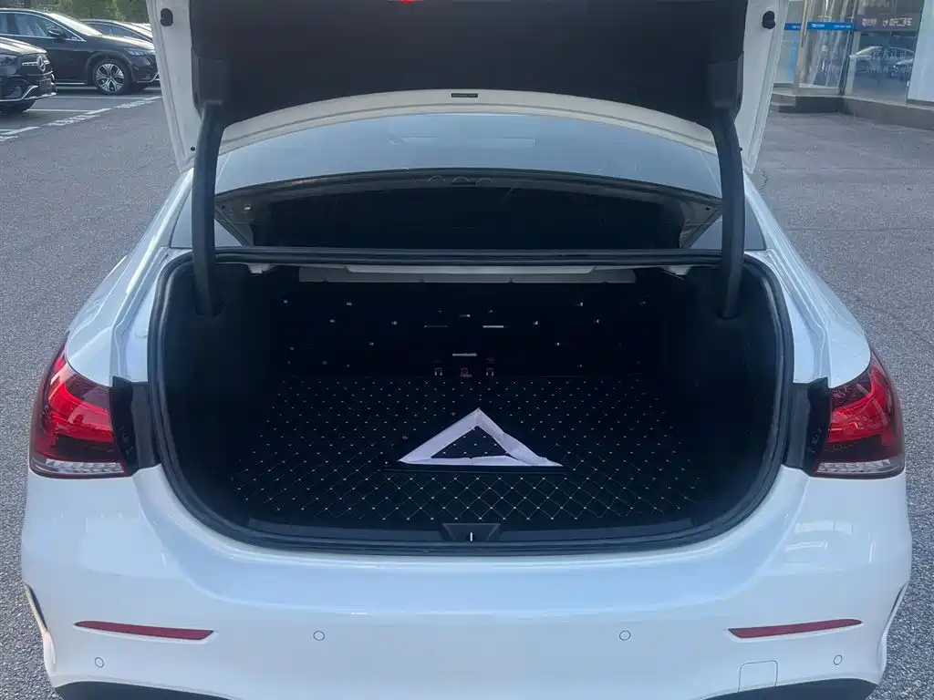 Mercedes-Benz A-Class — миниатюра 7