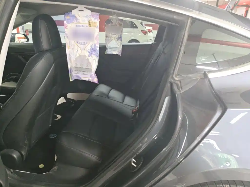 Tesla Model 3 — миниатюра 24