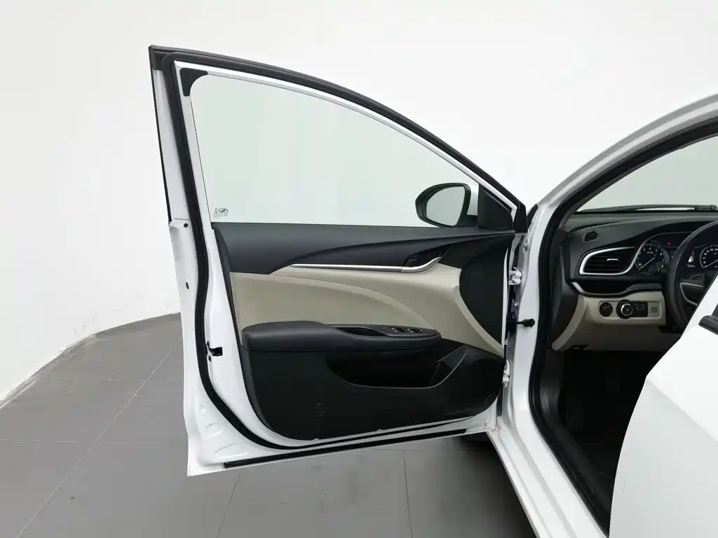 Buick Excelle — миниатюра 8