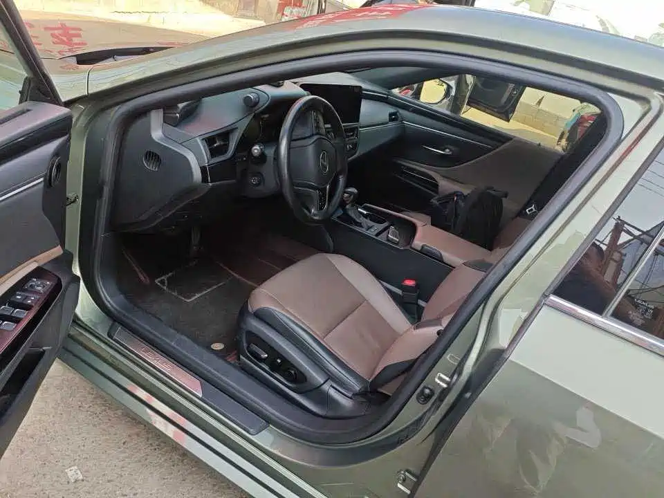 Lexus ES — миниатюра 6
