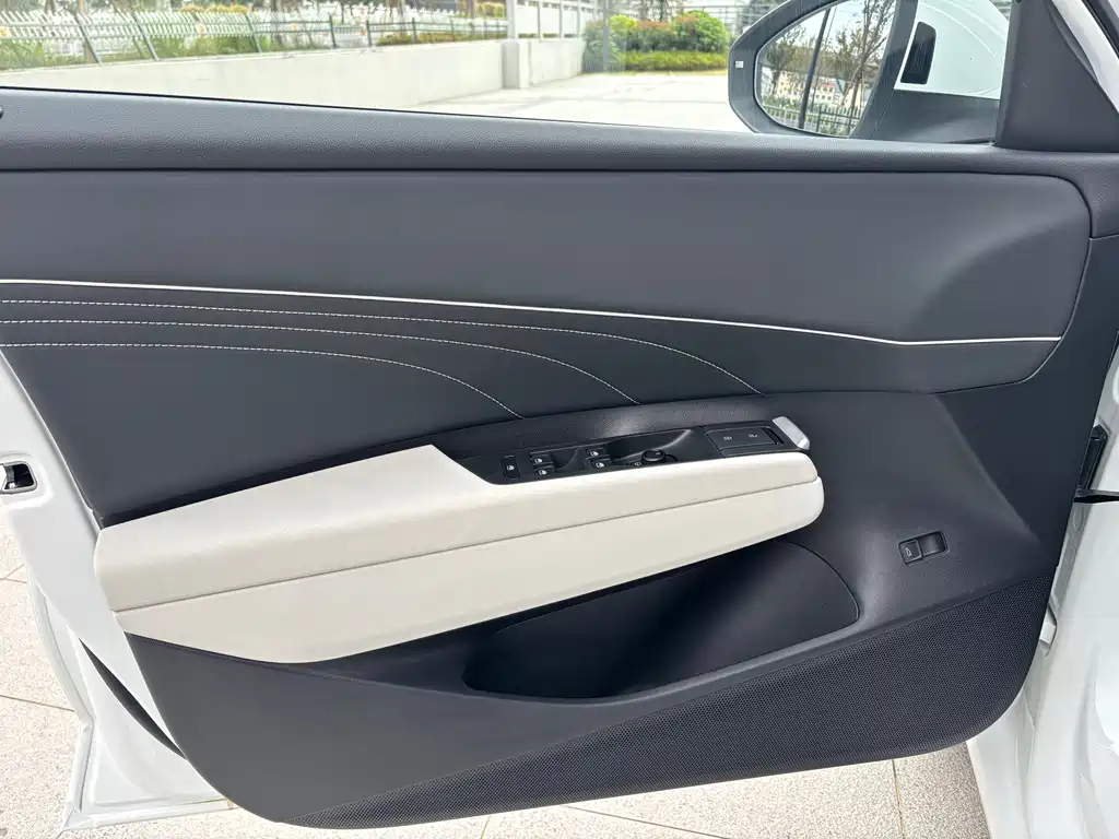 Volkswagen Sagitar — миниатюра 14