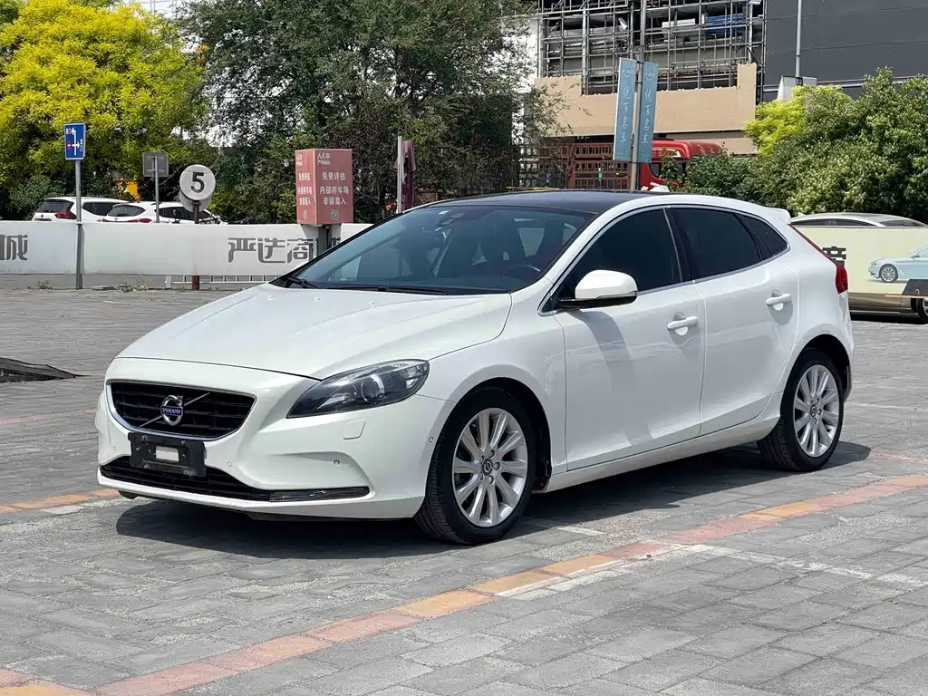 Volvo V40 2015