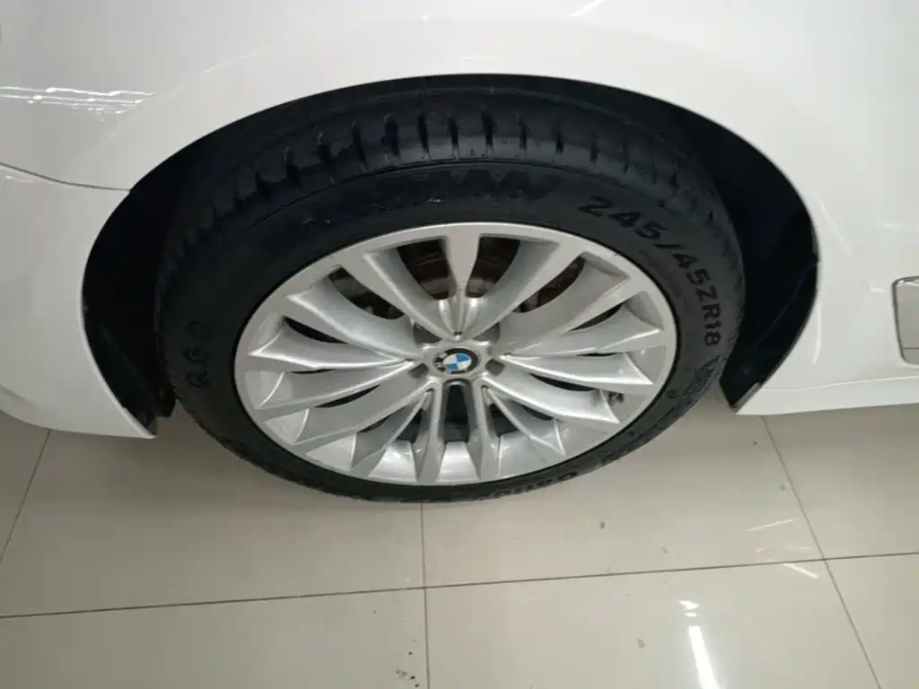BMW 5 Series — миниатюра 23