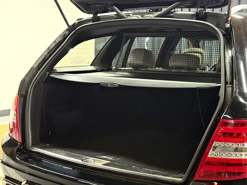 Mercedes-Benz C-Class (Import) — миниатюра 26