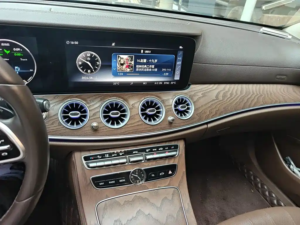 Mercedes-Benz E-Class — миниатюра 14