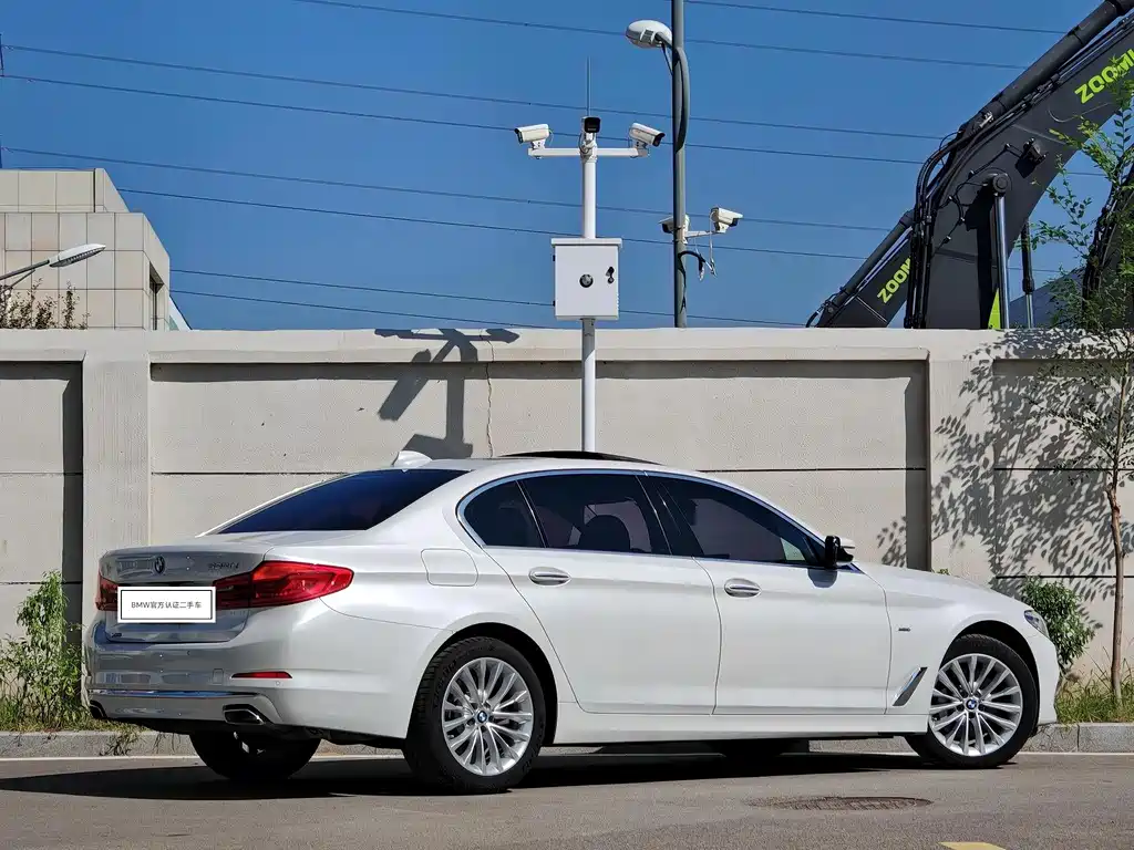 BMW 5 SERIES