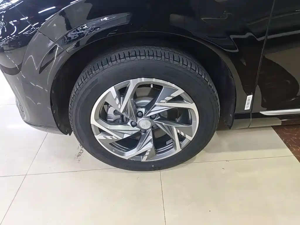 Hongqi Hongqi HS3 PHEV — миниатюра 23