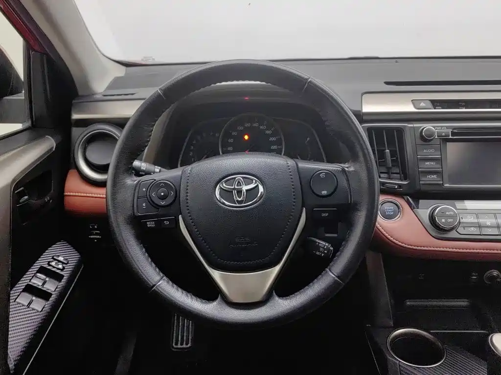 Toyota RAV4 — миниатюра 11