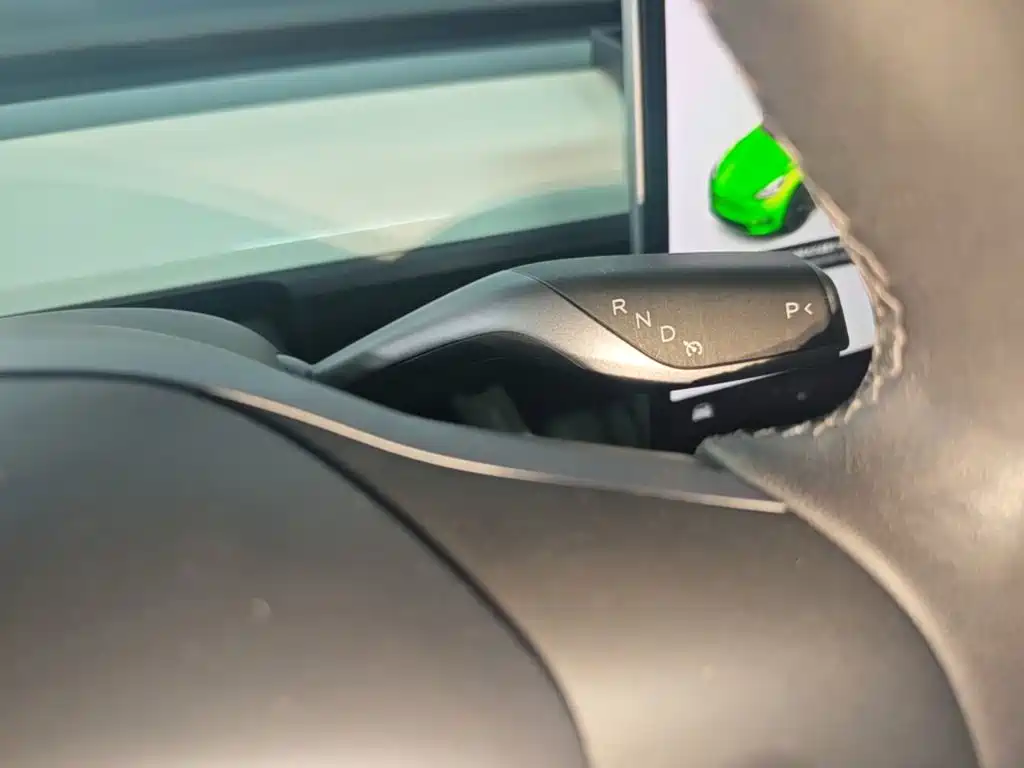 Tesla Model Y — миниатюра 14