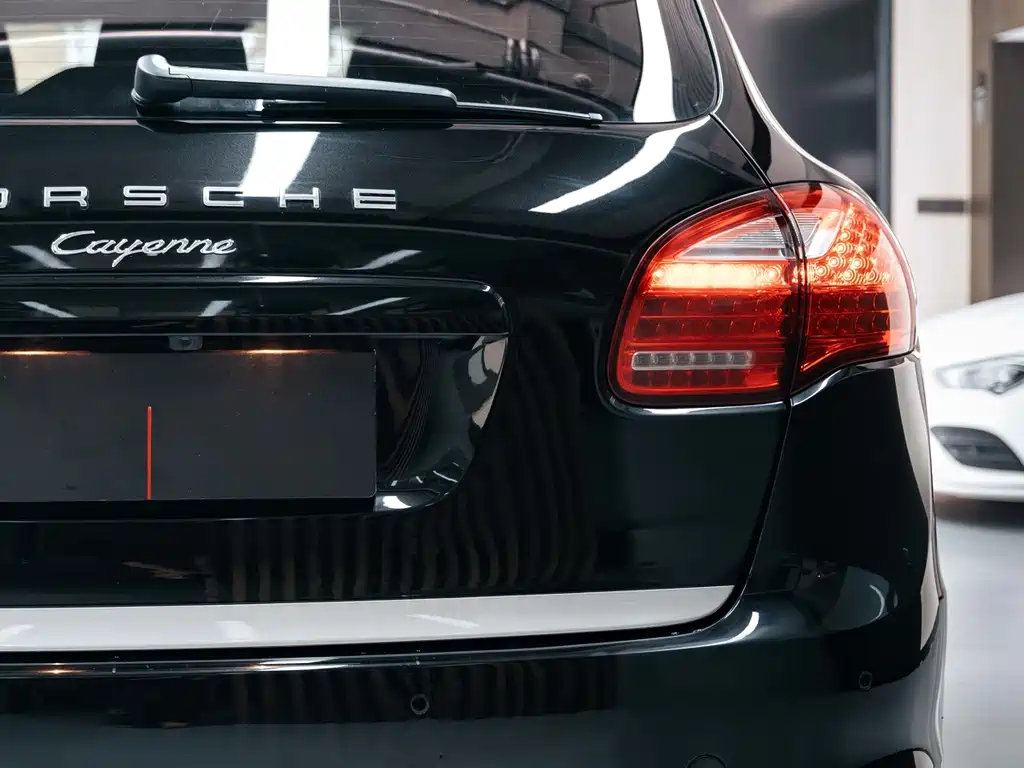 Porsche Cayenne — миниатюра 6
