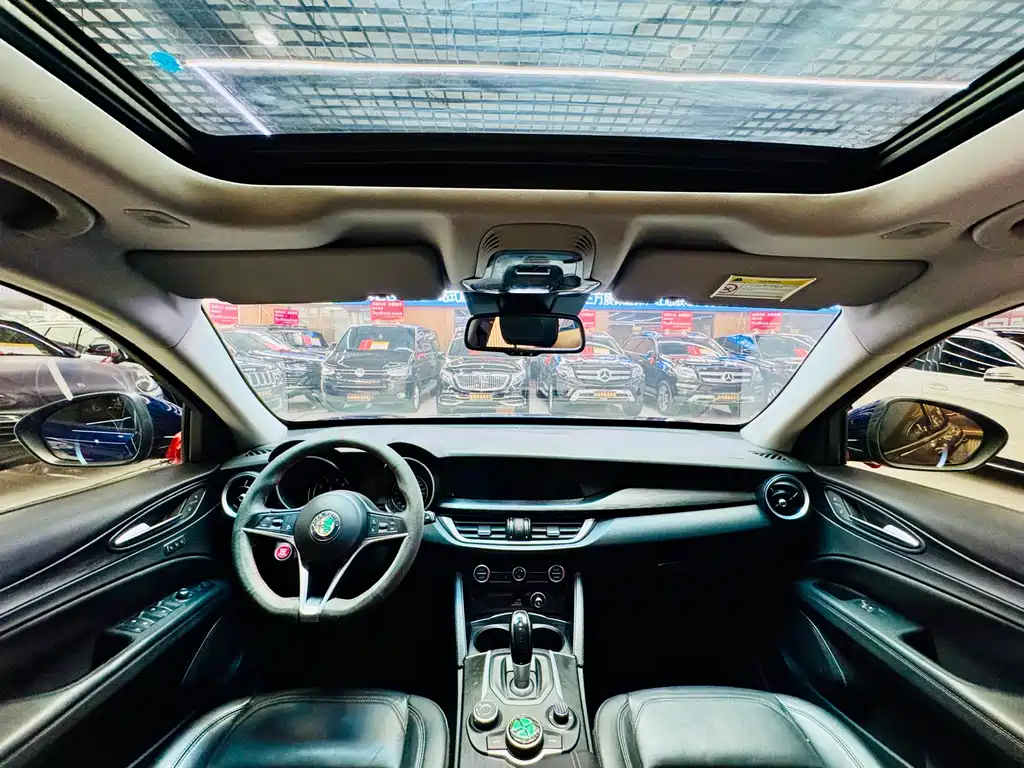 Alfa Romeo Stelvio — миниатюра 11