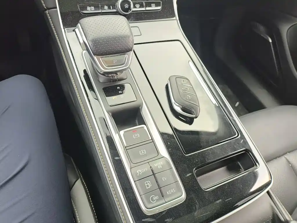 Roewe i6 MAX New Energy — миниатюра 14