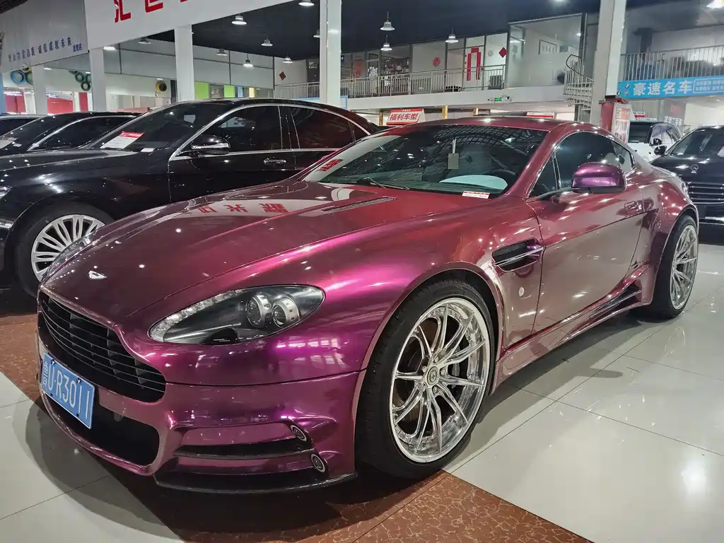 Aston Martin V8 Vantage 2013