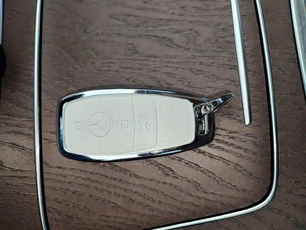 Mercedes-Benz E-Class — миниатюра 9