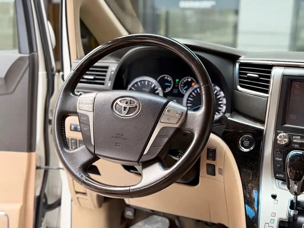 Toyota Alphard — миниатюра 6