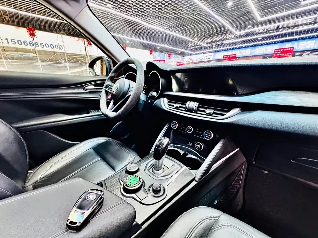 Alfa Romeo Stelvio — миниатюра 12