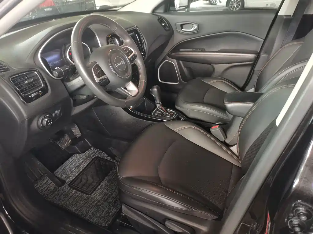 Jeep Compass — миниатюра 4