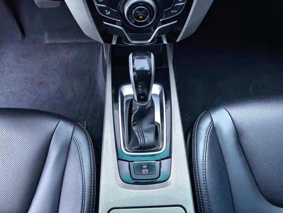 Luxgen U6 — миниатюра 16