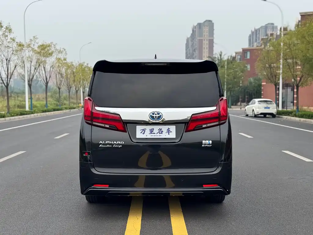 Toyota Alphard — миниатюра 30