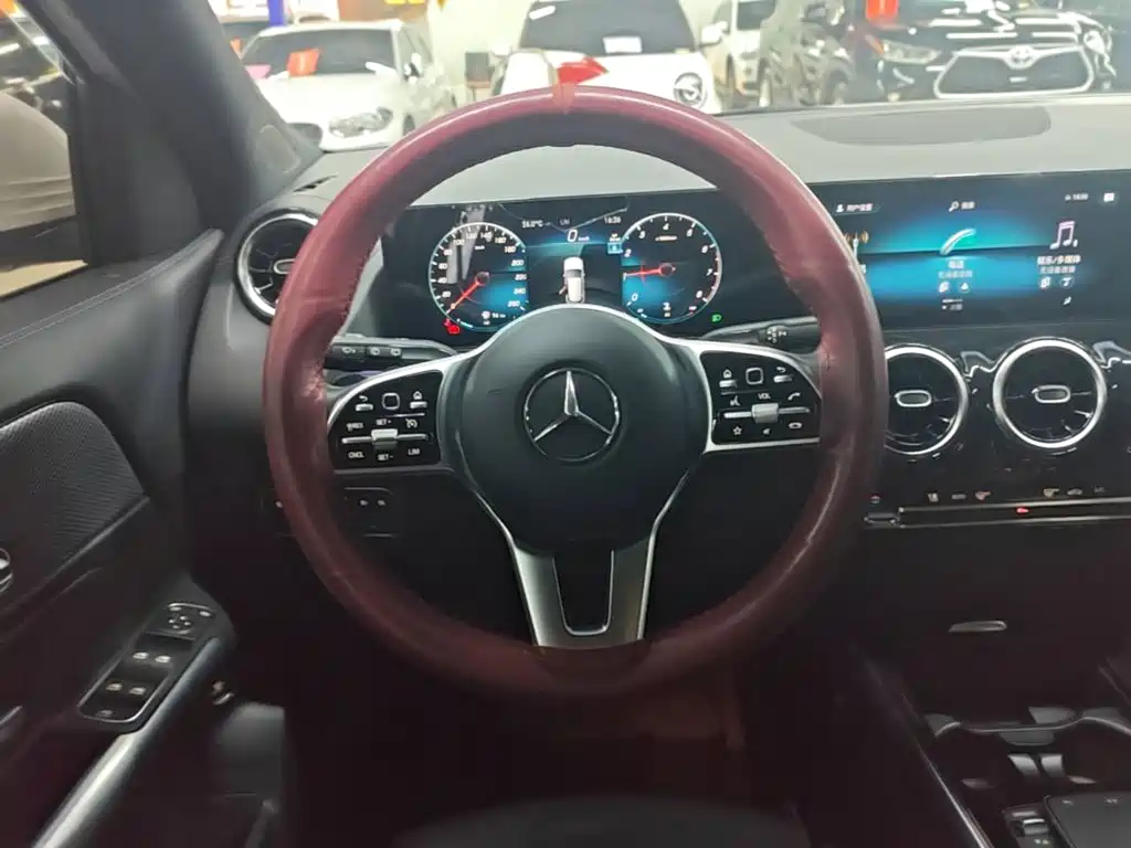 Mercedes-Benz GLA — миниатюра 11