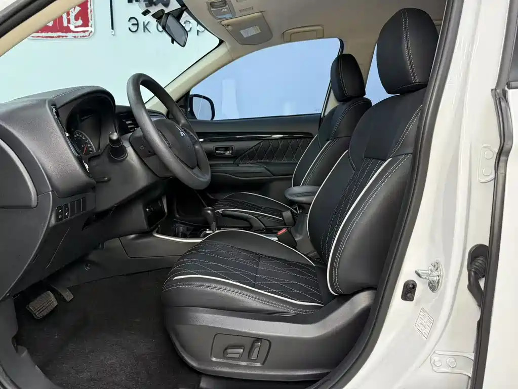 Mitsubishi Outlander Facelift 2.0L 2WD Smooth Travel Edition 5 seats, фото 16