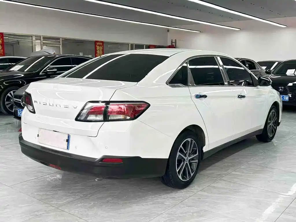 Venucia D60 2018 1.6L MT Elite