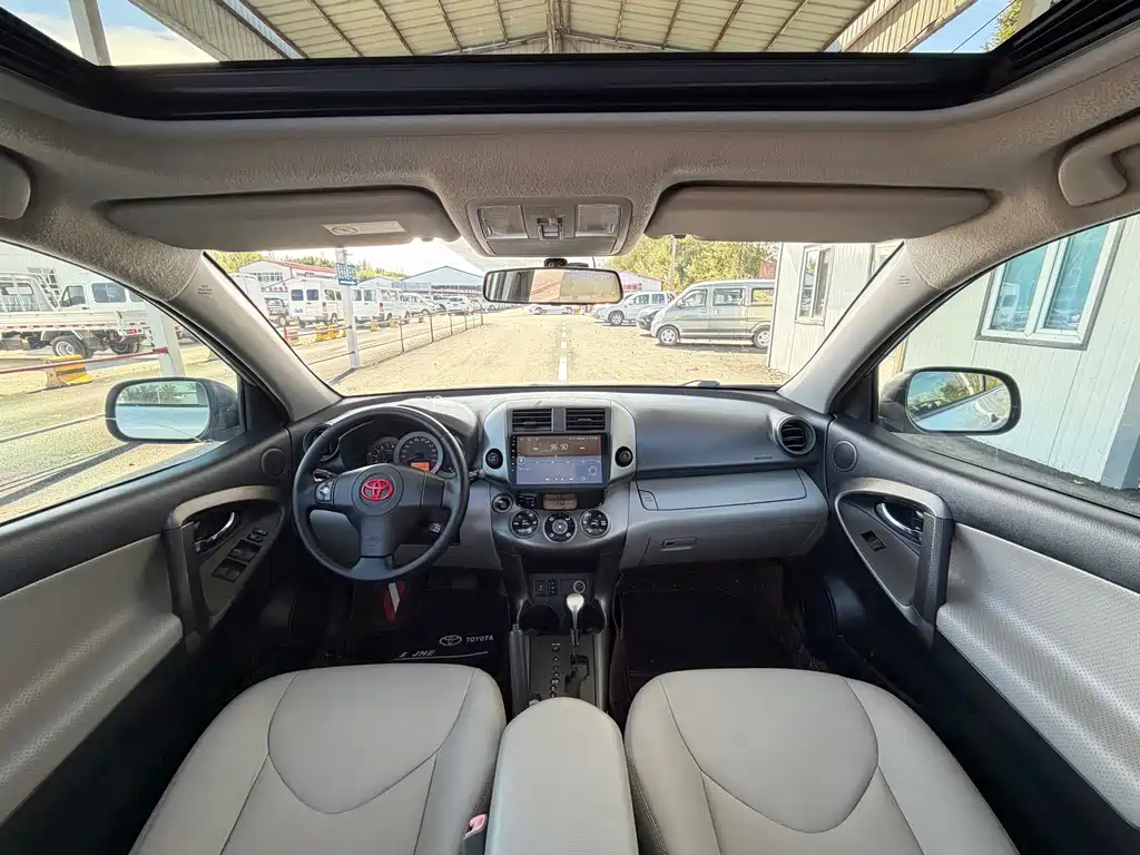 Toyota RAV4 — миниатюра 4