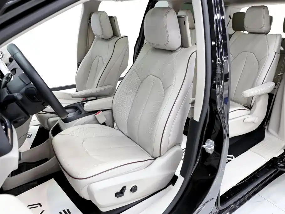 Chrysler Grand Voyager (Import) — миниатюра 7