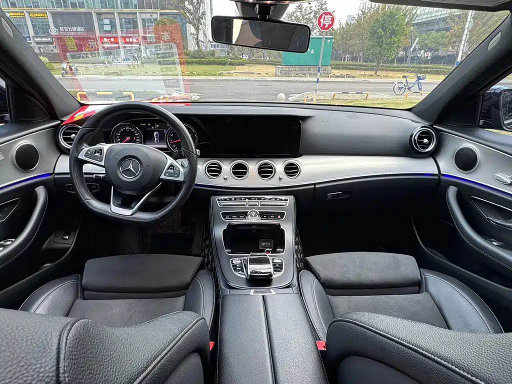 Mercedes-Benz E-Class — миниатюра 8