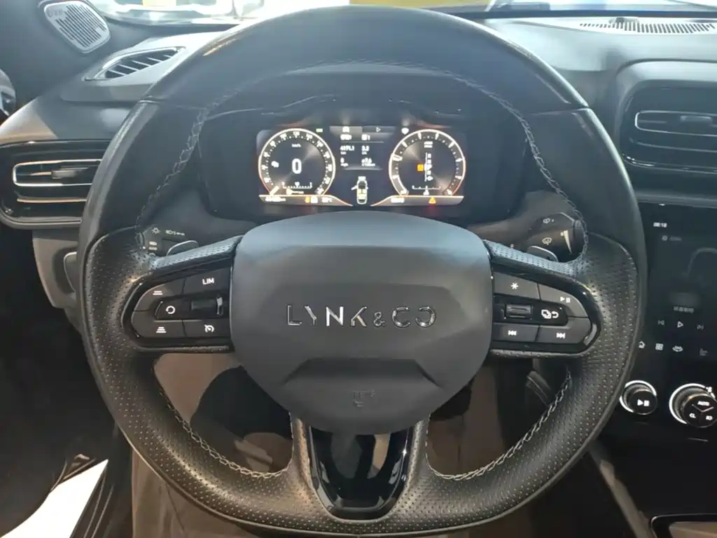 Lynk & Co 03 — миниатюра 11
