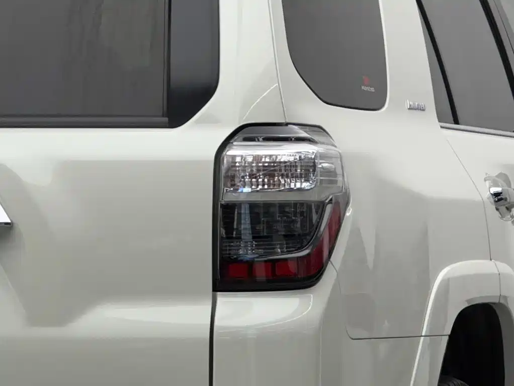 Toyota 4Runner — миниатюра 6