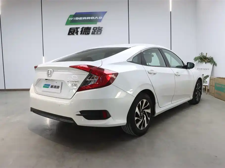 Honda Civic 2016 220TURBO CVT Luxury