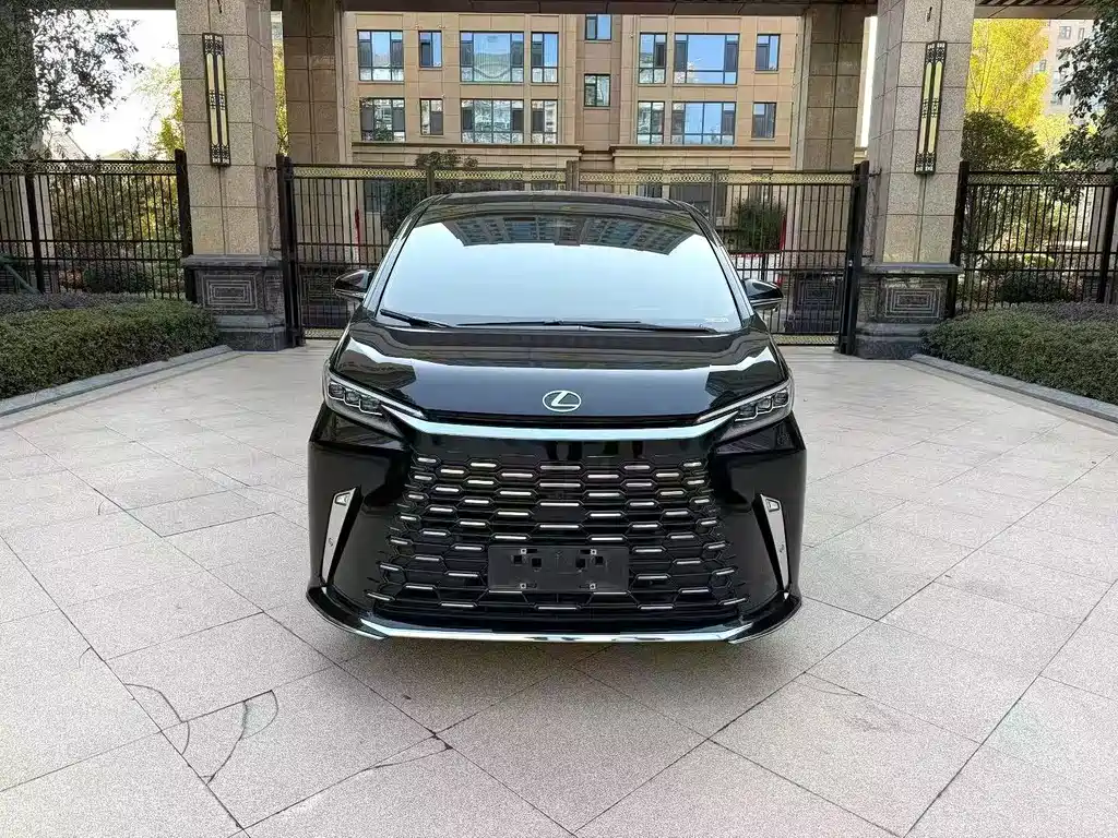 Lexus LM 2023 350h мест