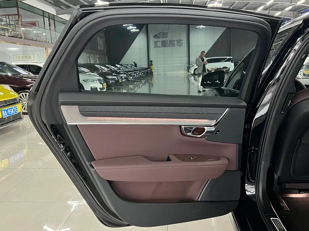 Volvo S90 — миниатюра 6