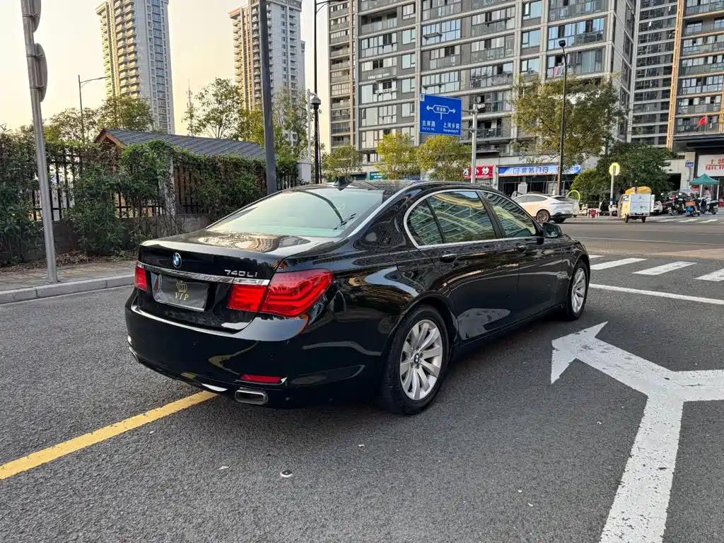BMW 7 Series — миниатюра 6