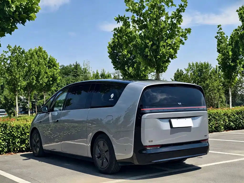 Li Auto MEGA 2025 Home