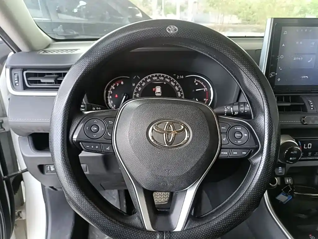 Toyota RAV4 — миниатюра 11