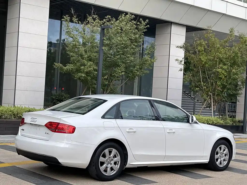 Audi A4L — миниатюра 4