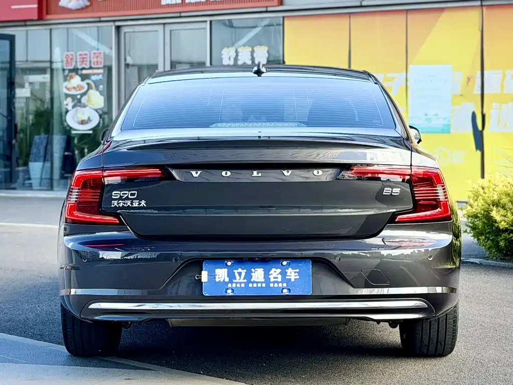 Volvo S90 2022 B5 Luxury