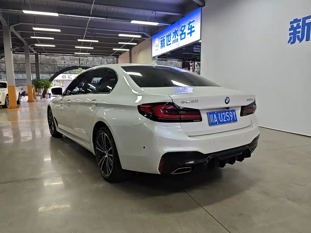 BMW 5 Series — миниатюра 9