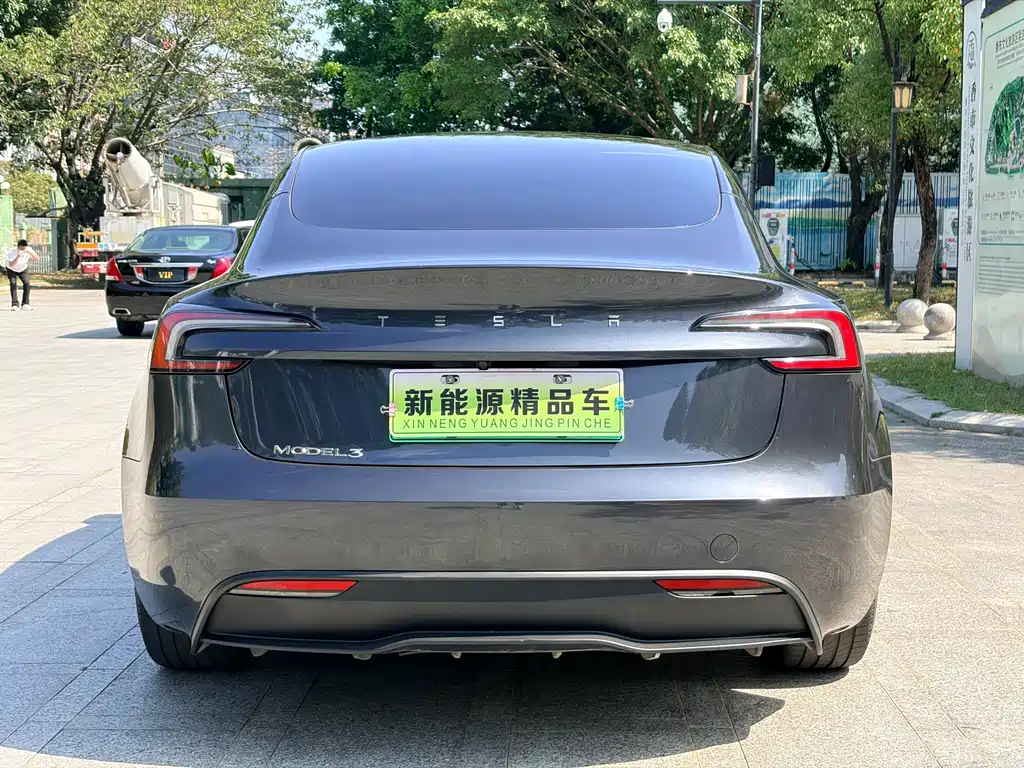 Tesla Model 3 — миниатюра 5